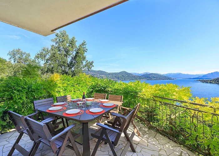 Stylish & Spectacular Views! - La Rocca فيلة